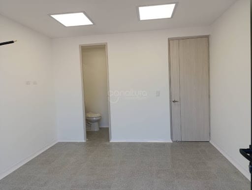 Oficina en arriendo en Los Colores, Medellín, 30 m² · foto 4 de 7