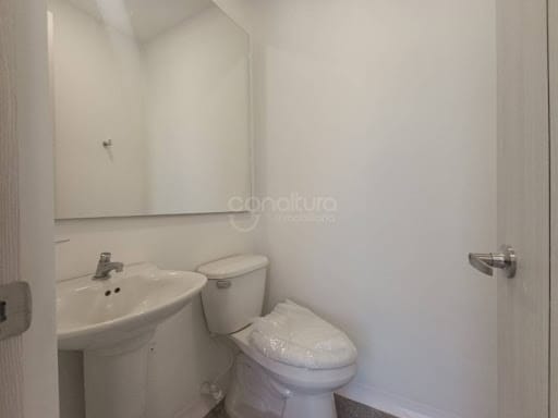 Oficina en arriendo en Los Colores, Medellín, 30 m² · foto 6 de 7