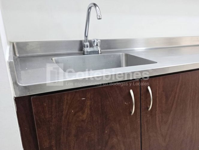 Oficina en arriendo en Los Naranjos, Medellín, 44 m² · foto 7 de 12