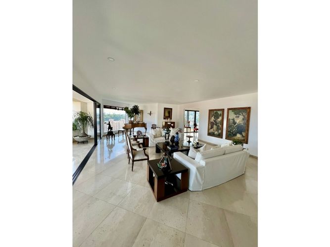Apartamento de 3 alcobas en venta en Normandia, Cali, 420 m² · foto 3 de 24