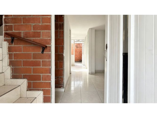 Casa de 3 alcobas en venta en Guayacanes Del Ingenio, Palmira, 105 m² · foto 2 de 15
