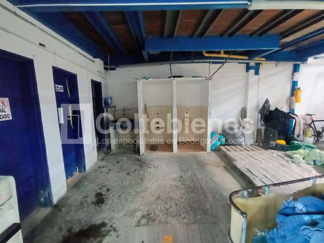 Bodega en arriendo en Ditaires, Itagüí, 908 m² · foto 12 de 19