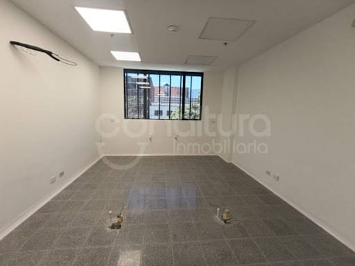 Oficina en arriendo en Los Colores, Medellín, 35 m² · foto 2 de 4