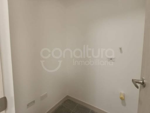 Oficina en arriendo en Los Colores, Medellín, 35 m² · foto 3 de 4