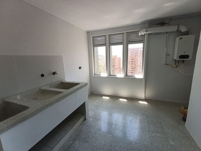 Apartamento de 3 alcobas en arriendo en Laureles, Medellín, 168 m² · foto 7 de 20