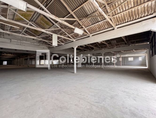 Bodega en arriendo en Suramérica, Itagüí, 3500 m² · foto 3 de 13