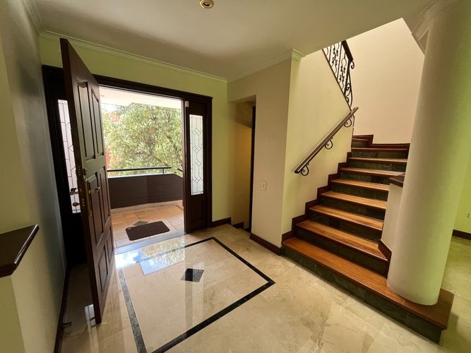 Casa de 3 alcobas en venta en El Castillo, Medellín, 257 m² · foto 8 de 18