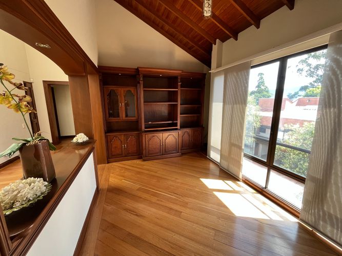 Casa de 3 alcobas en venta en El Castillo, Medellín, 257 m² · foto 11 de 18