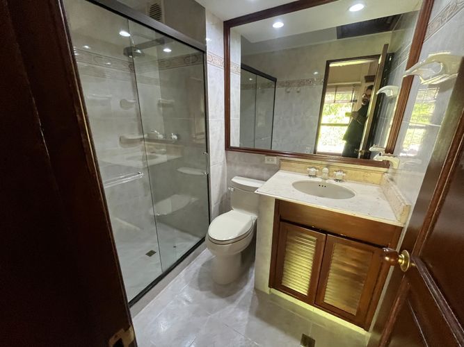 Casa de 3 alcobas en venta en El Castillo, Medellín, 257 m² · foto 16 de 18