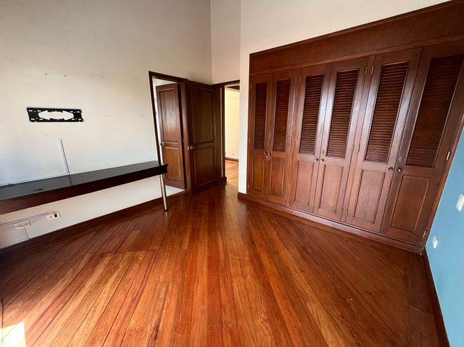 Casa de 3 alcobas en venta en El Castillo, Medellín, 257 m² · foto 9 de 18