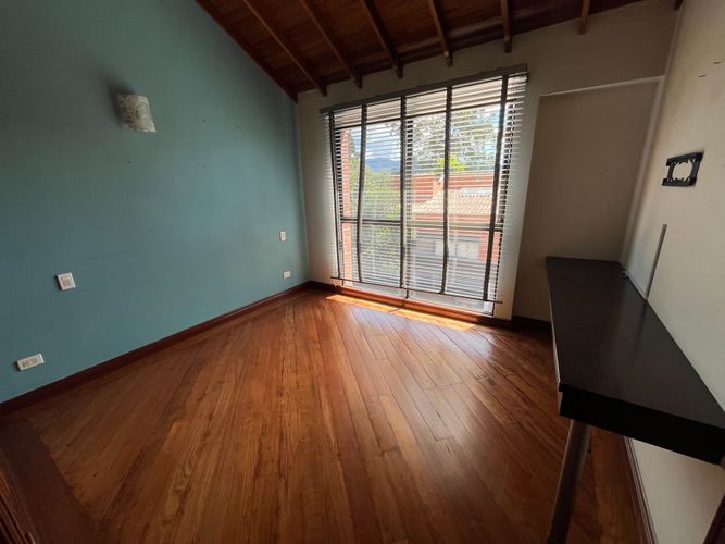 Casa de 3 alcobas en venta en El Castillo, Medellín, 257 m² · foto 13 de 18