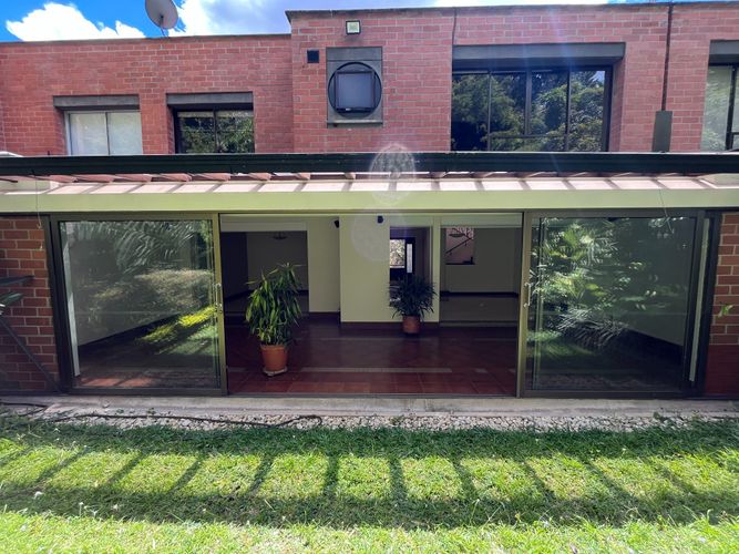 Casa de 3 alcobas en venta en El Castillo, Medellín, 257 m² · foto 17 de 18