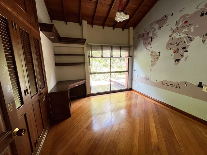 Casa de 3 alcobas en venta en El Castillo, Medellín, 257 m² · foto 12 de 18