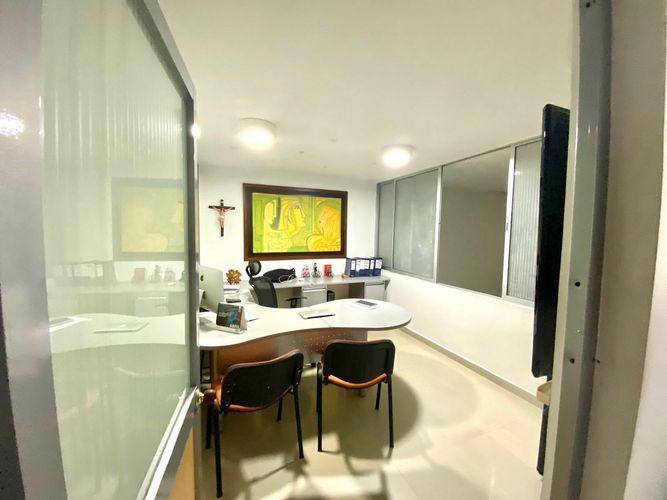 Oficina en arriendo en La Ceiba, Bucaramanga, 180 m² · foto 2 de 7