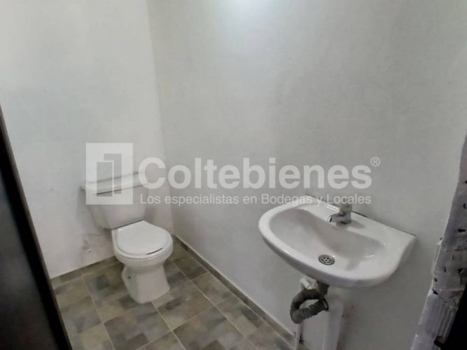 Bodega en arriendo en Cristo Rey, Medellín, 160 m² · foto 8 de 12