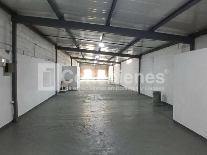 Bodega en arriendo en Cristo Rey, Medellín, 160 m² · foto 9 de 12