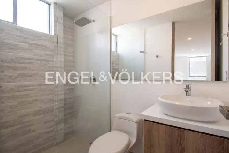 Apartamento de 2 alcobas en venta en El Poblado, Medellín, 79 m² · foto 9 de 12