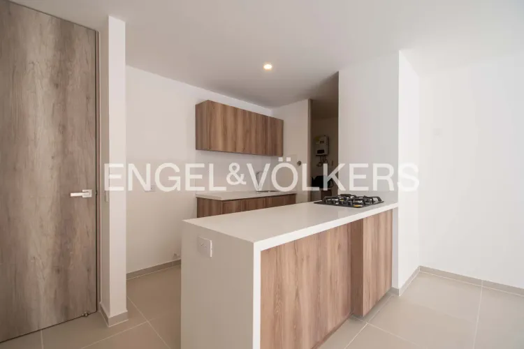 Apartamento de 2 alcobas en venta en El Poblado, Medellín, 79 m² · foto 5 de 12