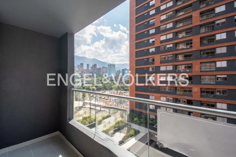 Apartamento de 2 alcobas en venta en El Poblado, Medellín, 79 m² · foto 3 de 12