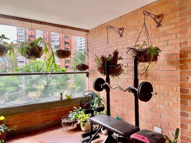Apartamento de 4 alcobas en venta en El Poblado, Medellín, 240 m² · foto 17 de 18