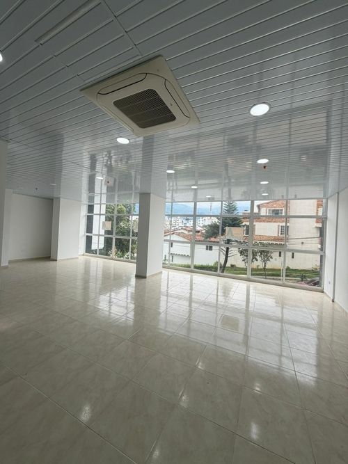 Local en arriendo en Igzabelar, Bucaramanga, 230 m² · foto 2 de 5