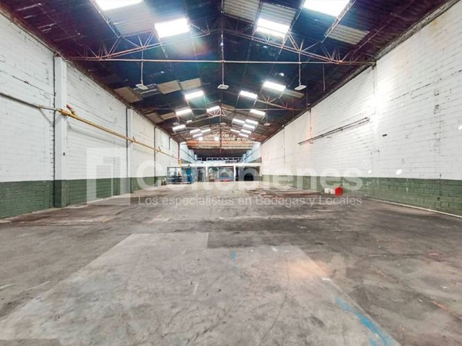 Bodega en arriendo en Zona Industrial No. 1, Itagüí, 2100 m² · foto 2 de 19