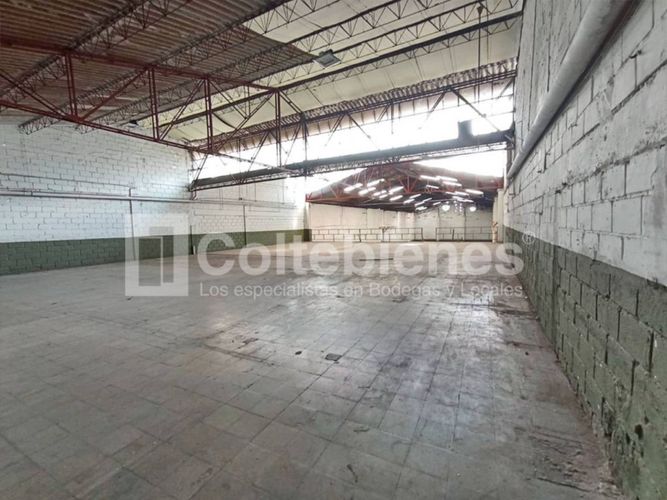 Bodega en arriendo en Zona Industrial No. 1, Itagüí, 2100 m² · foto 5 de 19