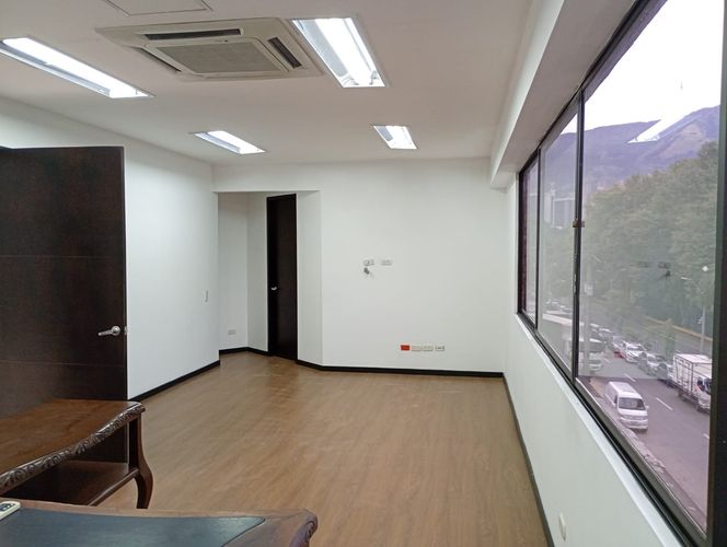Bodega en arriendo en Villa Del Parque, Medellín, 1430 m² · foto 4 de 20