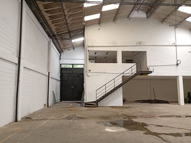 Bodega en arriendo en Villa Del Parque, Medellín, 1430 m² · foto 12 de 20