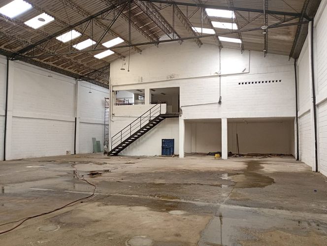 Bodega en arriendo en Villa Del Parque, Medellín, 1430 m² · foto 2 de 20