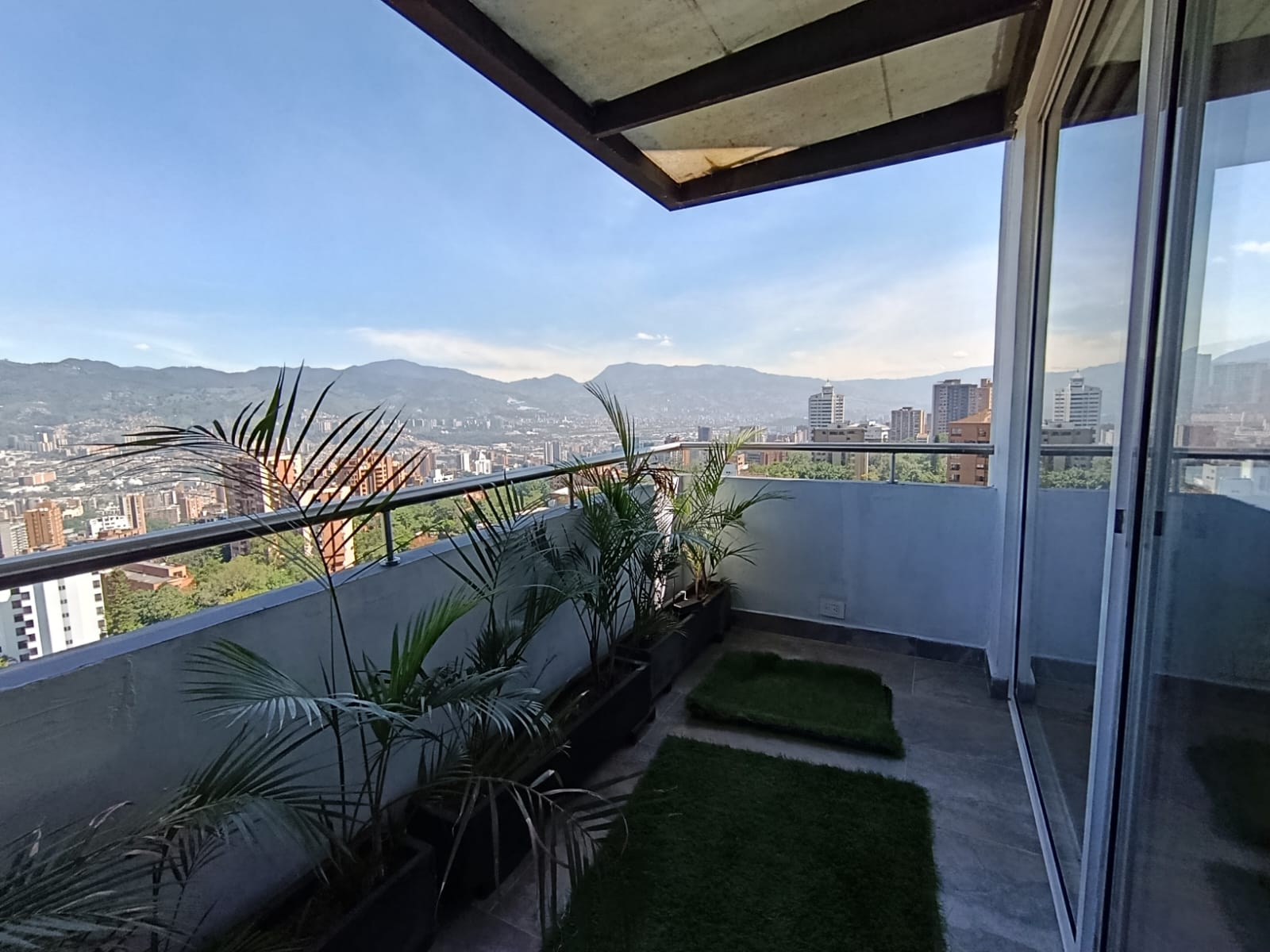 Apartamento en arriendo en Urbanización Las Cumbres, Medellín · foto 2 de 20
