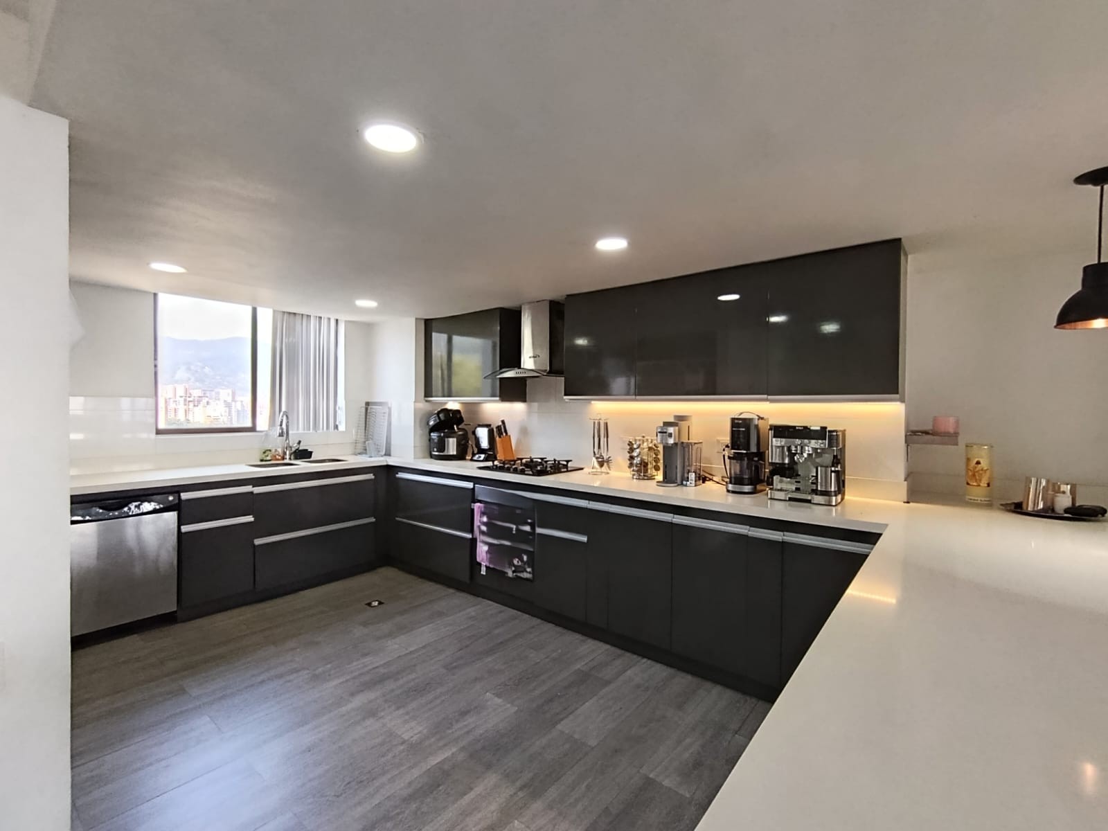 Apartamento en arriendo en Urbanización Las Cumbres, Medellín · foto 6 de 20