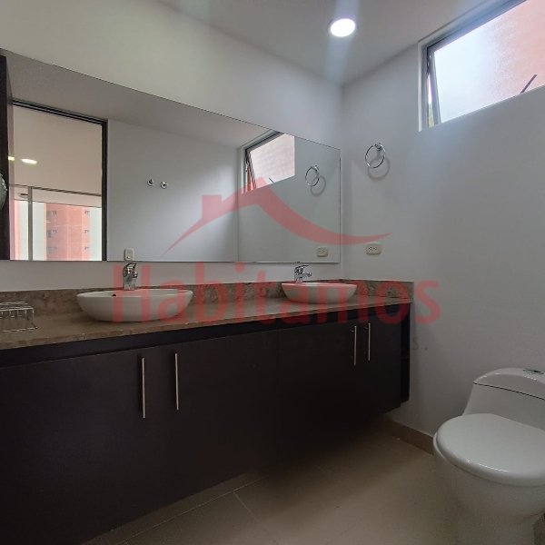 Apartamento en arriendo en Camino Verde, Envigado · foto 18 de 21