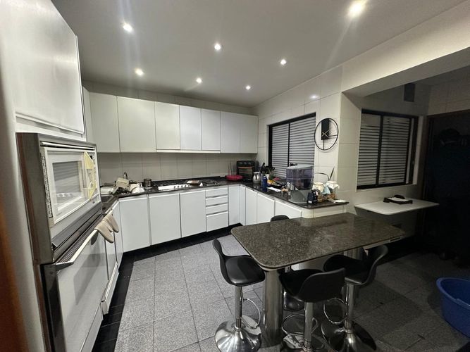 Apartamento de 3 alcobas en venta en El Retiro, Bogotá, 230 m² · foto 7 de 19