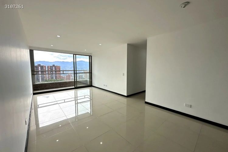 Apartamento de 3 alcobas en arriendo en Los Balsos, Medellín, 78 m² · foto 2 de 24