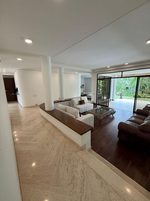 Casa de 5 alcobas en arriendo en Los Balsos, Medellín, 640 m² · foto 9 de 24