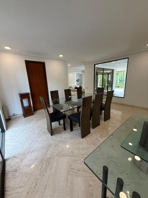 Casa de 5 alcobas en arriendo en Los Balsos, Medellín, 640 m² · foto 13 de 24