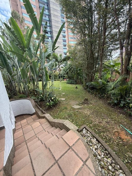 Casa de 5 alcobas en arriendo en Los Balsos, Medellín, 640 m² · foto 11 de 24