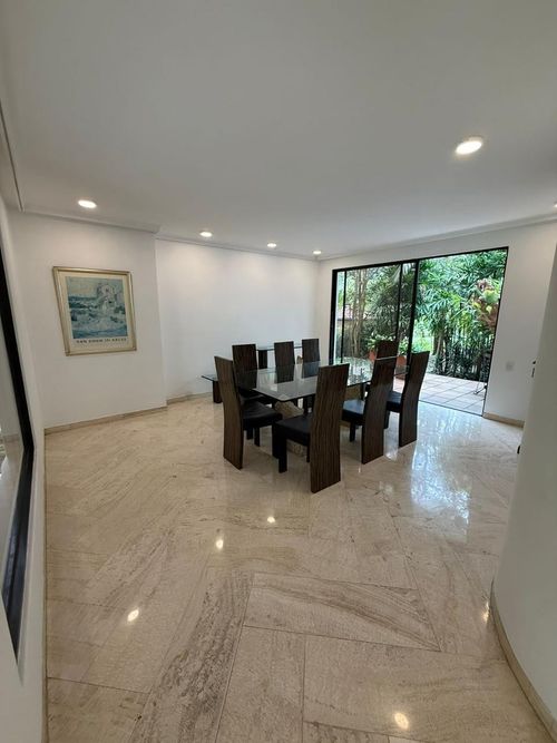 Casa de 5 alcobas en arriendo en Los Balsos, Medellín, 640 m² · foto 15 de 24