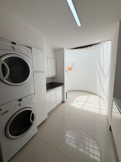 Casa de 5 alcobas en arriendo en Los Balsos, Medellín, 640 m² · foto 21 de 24