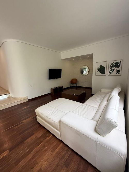 Casa de 5 alcobas en arriendo en Los Balsos, Medellín, 640 m² · foto 6 de 24