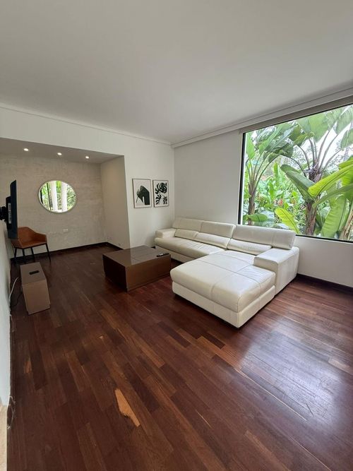 Casa de 5 alcobas en arriendo en Los Balsos, Medellín, 640 m² · foto 5 de 24