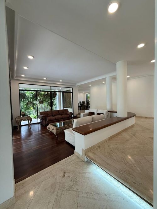 Casa de 5 alcobas en arriendo en Los Balsos, Medellín, 640 m² · foto 7 de 24