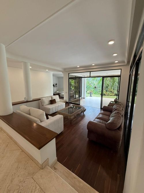 Casa de 5 alcobas en arriendo en Los Balsos, Medellín, 640 m² · foto 8 de 24