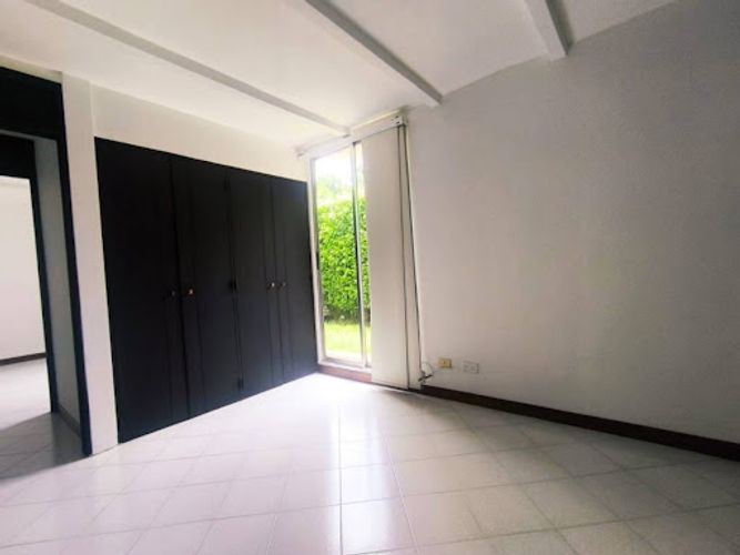 Apartamento de 4 alcobas en arriendo en El Diamante 2, Medellín, 95 m² · foto 14 de 24