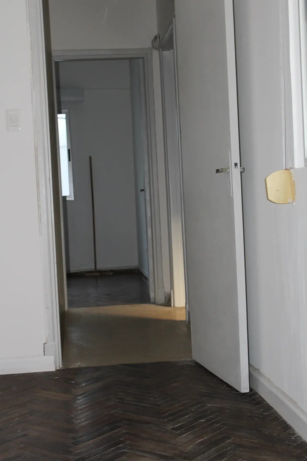 VENTA EN TRES CRUCES, 2 DORMITORIOS, PISO 1 AL CONTRA FRENTE, OPCION ALQUILER