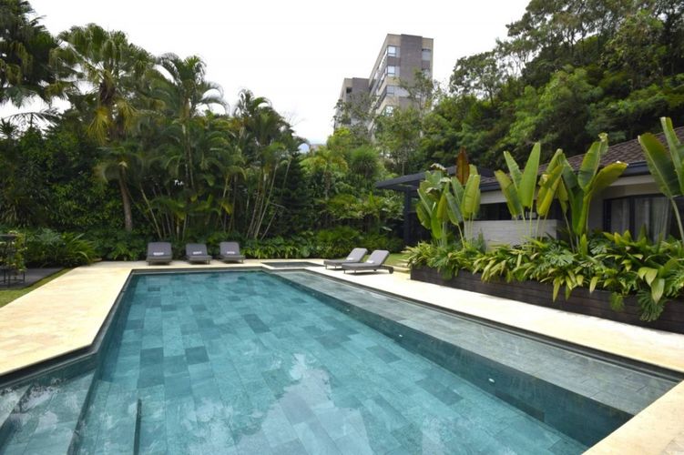 Casa de 4 alcobas en venta en Las Lomas, Medellín, 1105 m² · foto 2 de 24