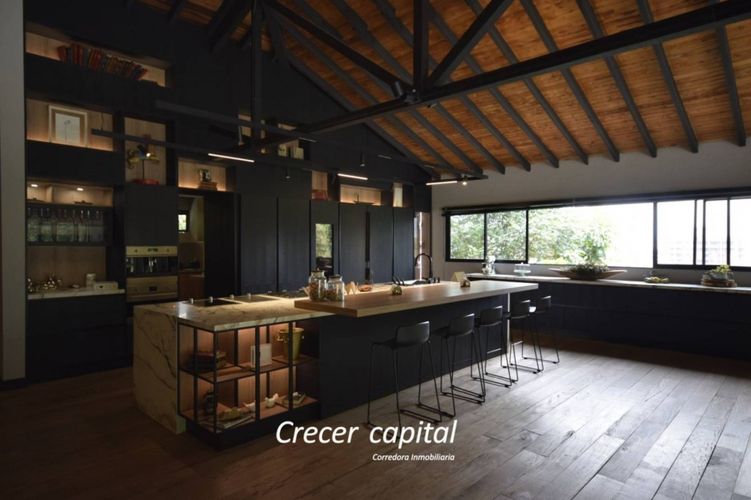 Casa de 4 alcobas en venta en Las Lomas, Medellín, 1105 m² · foto 9 de 24