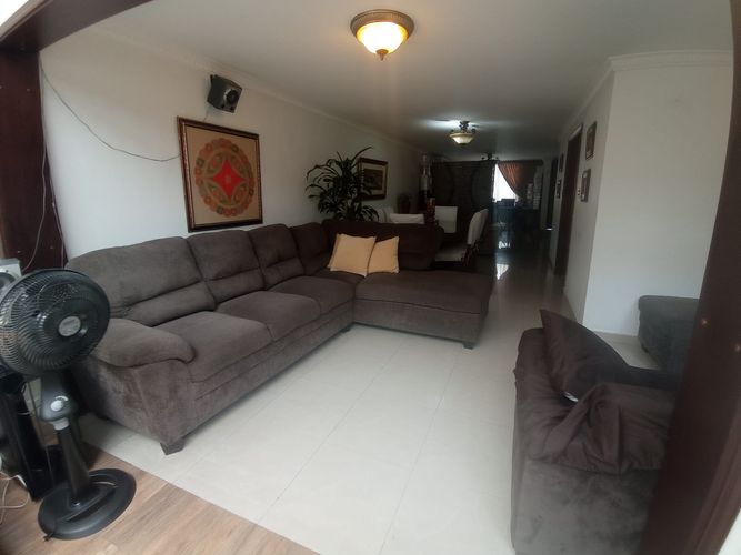 Casa de 5 alcobas en venta en El Guabito, Cali, 226 m² · foto 2 de 24