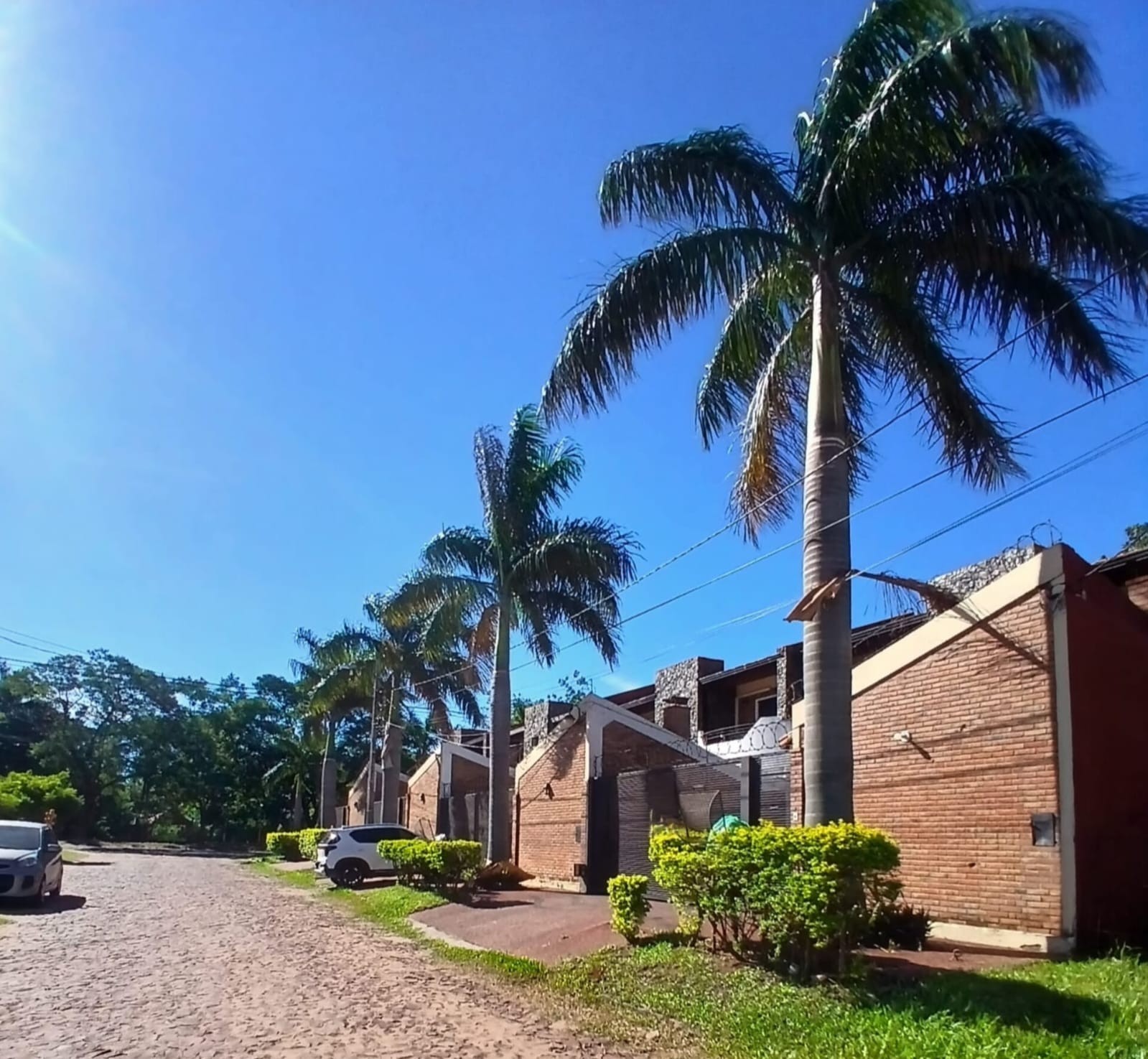 EN VENTA – HERMOSA RESIDENCIA EN LAURELTY, LUQUE — foto 3
